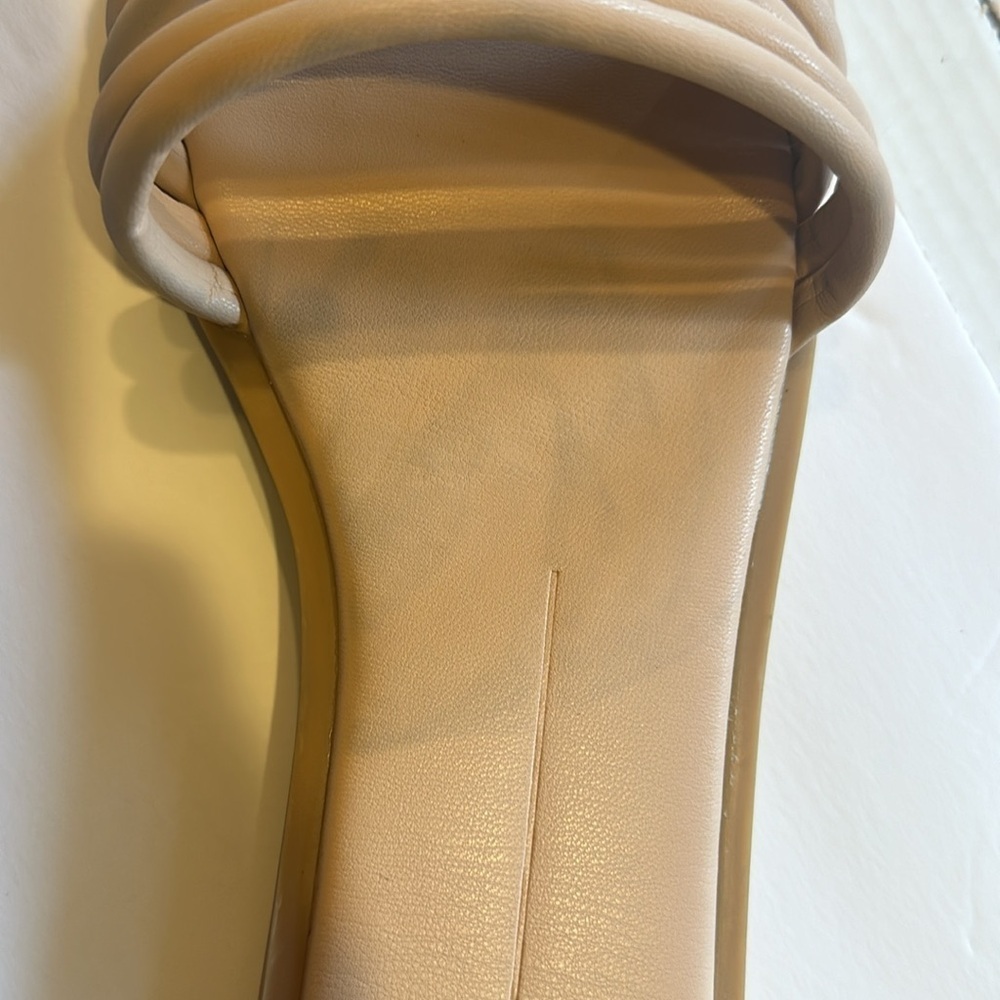 NWT Dolce Vita slip on tan cream sandals with bands in front great for driving - Picture 6 of 7